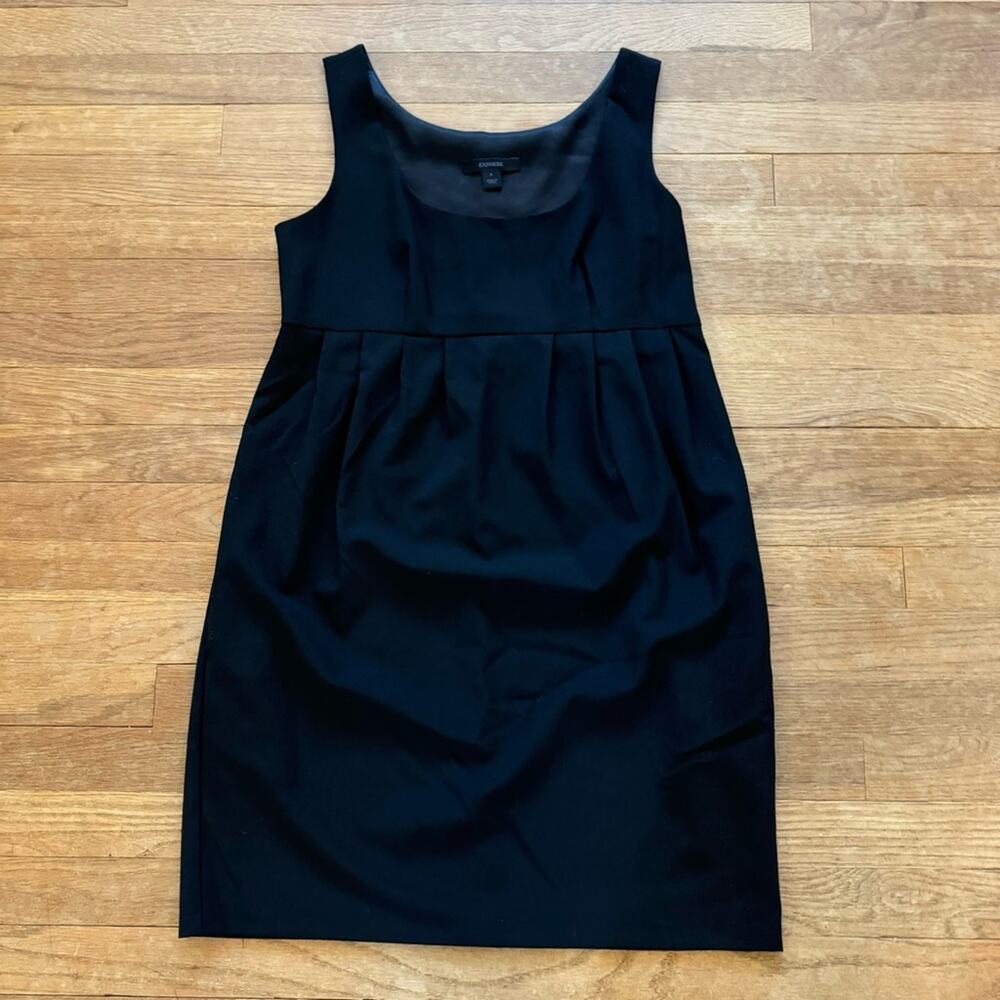 Express black sleeveless empire waist knee length shift dress size 8
 b7